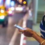 แท็กซี่ภูเก็ตจอดเรียงรายบนถนน ขู่หยุดงานเพื่อเรียกร้องจัดการคนขับแอปฯ ผิดกฎหมาย