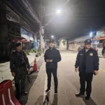 เจ้าหน้าที่ความมั่นคงตรวจสอบความเสียหายหลังเหตุระเบิดและวางเพลิงในจังหวัดนราธิวาส